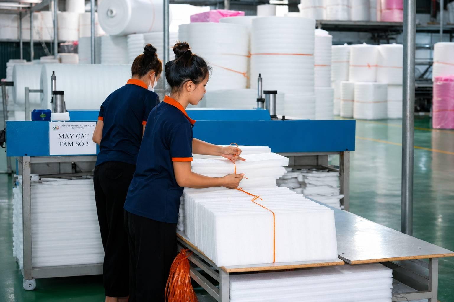 Thiết bị Máy cắt tấm số 3 tại nhà máy Việt Long