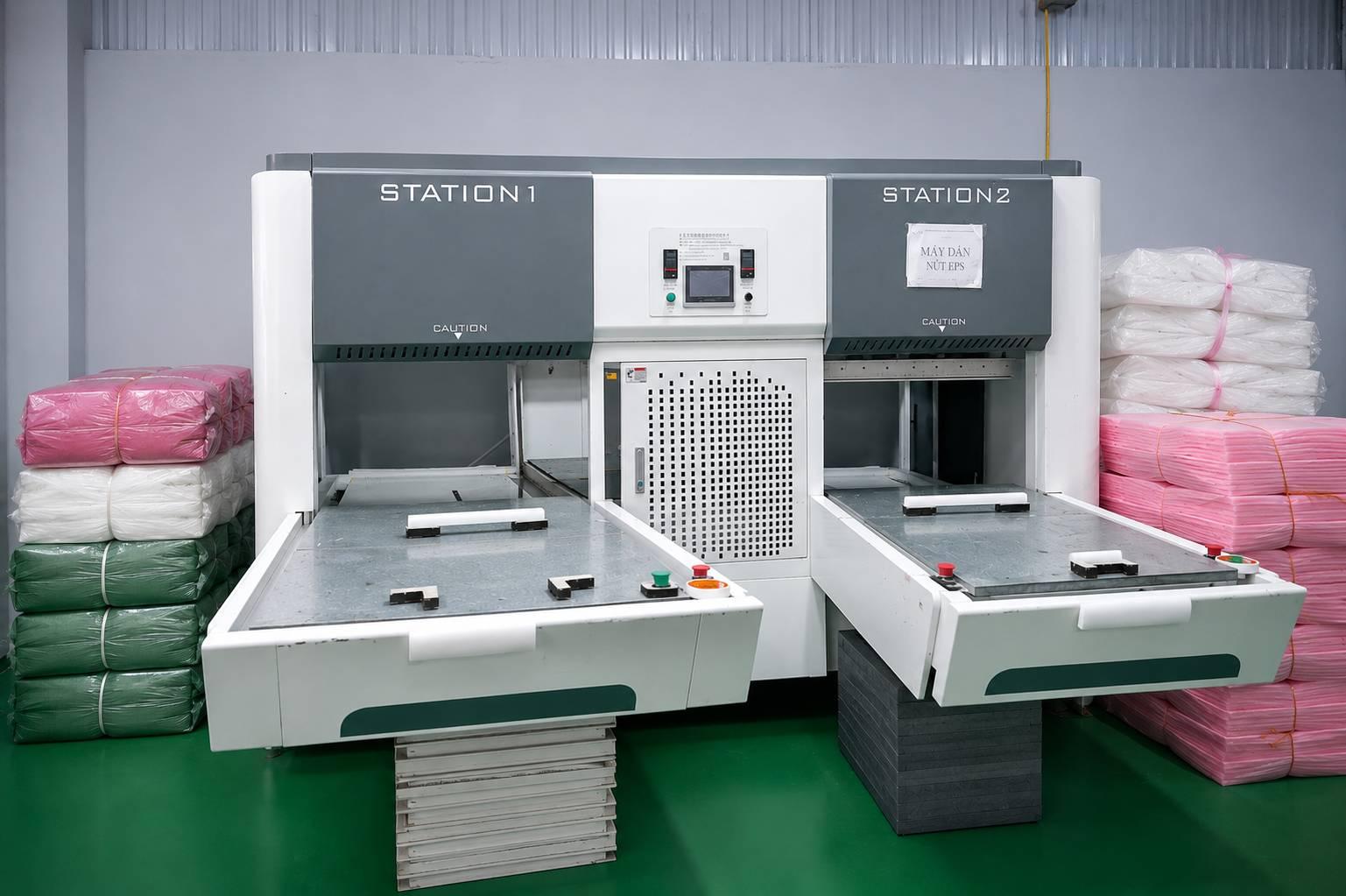 Thiết bị Máy dán định hình hộp xốp tại nhà máy Việt Long