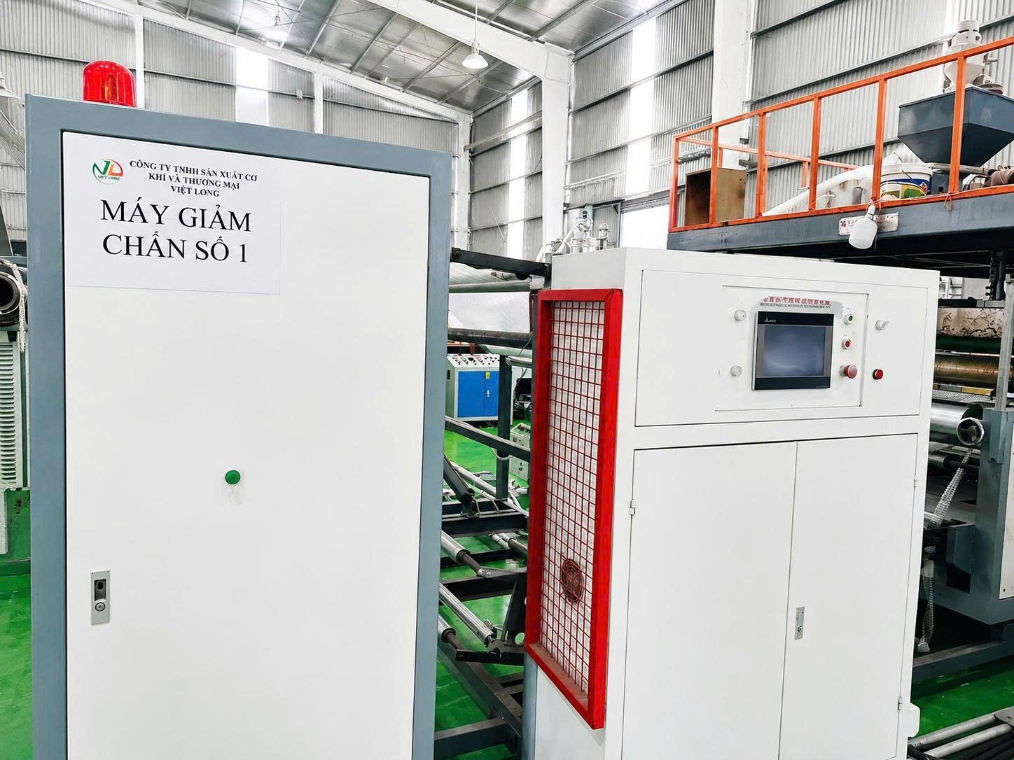 Thiết bị Máy xốp khí và giảm chấn số 1 tại nhà máy Việt Long